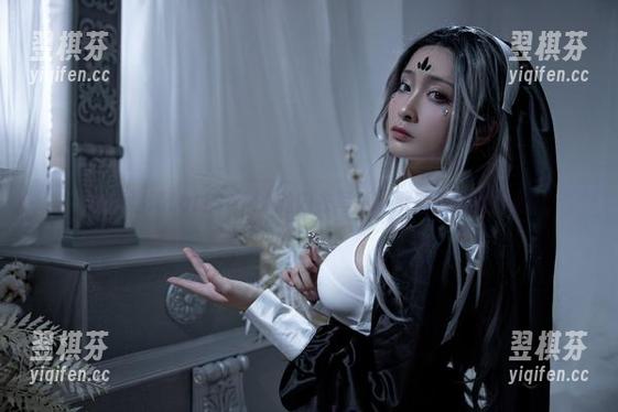 探索洛璃LoLiSAMA的内衣写真：那些隐秘的瞬间