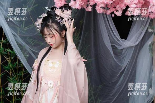 高清爆机少女喵小吉泳池合集，游泳的姿势也能这么可爱？