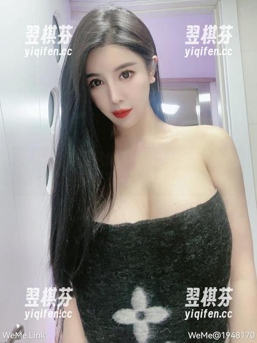 微密圈 - 灰丝风情：猪小七的写真集，难以捉摸却不失魅力的瞬间！