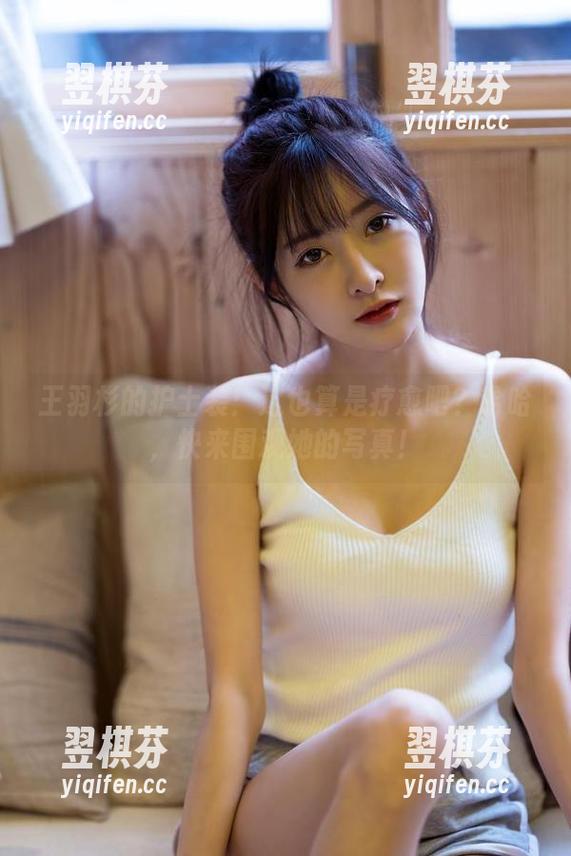 王羽杉的护士装：这也算是疗愈吧？哈哈，快来围观她的写真！