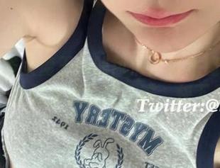 体验眼酱大魔王w的风情：小恶魔内衣套图，让你的小心脏狂跳，快下载！