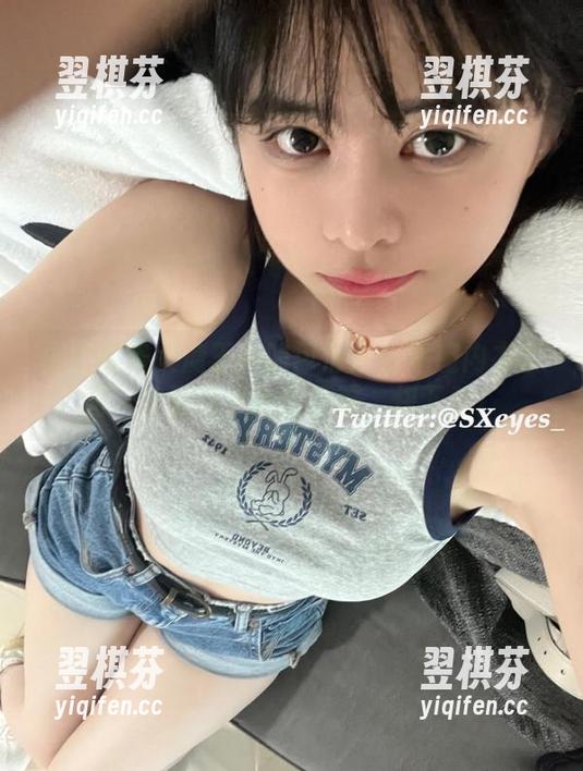 眼酱大魔王w 体验眼酱大魔王w的风情:小恶魔内衣套图,让你的小心脏狂跳,快下载!