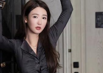 秀人网 – 当白裙遇上伊丽莎有点白：今天的写真集更新，甜得让人发腻！