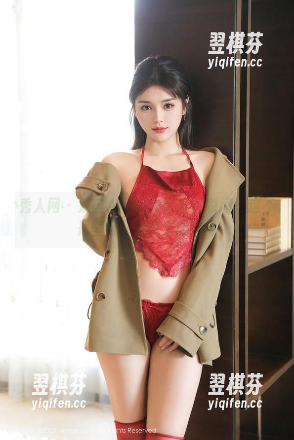 秀人网 - 双笙Alina的比基尼瞬间：这不是壁纸，是夏天的节奏