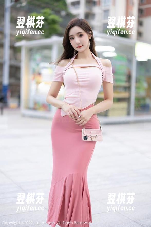 秀人网 - 吃白菜的vi菜菜的短裙美图，恍若午后阳光洒在脸上，温暖又惹火。
