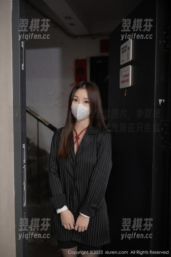 秀人网 - 安然黑丝内衣全套图片，争取把我也变成穿黑丝达人，虽然我现在只会穿拖鞋…