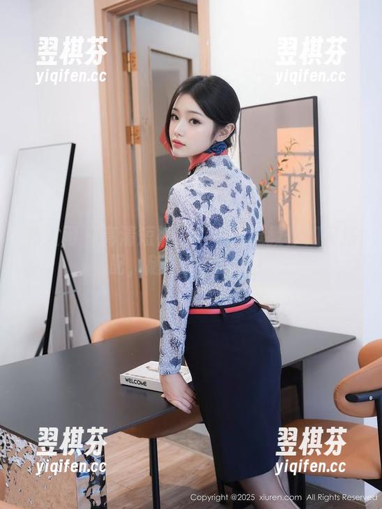 秀人网 - 高清短裤秀！小逗逗教你如何搭配，随便拍都好看！