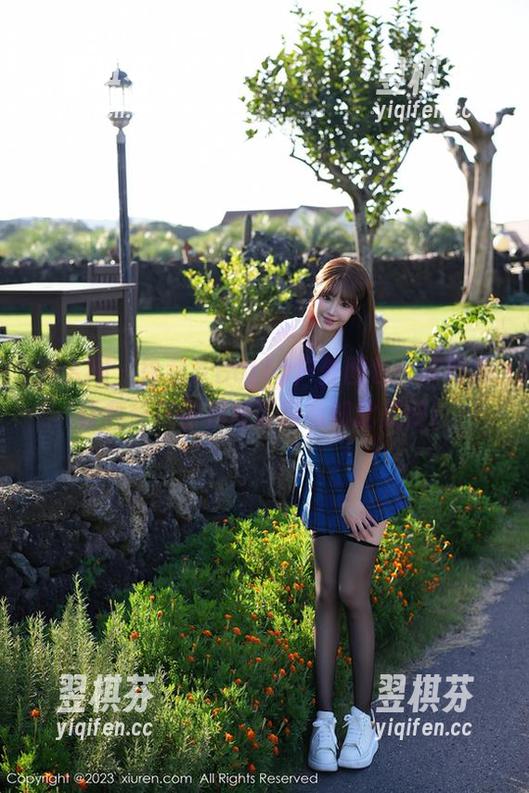 秀人网 - 徐莉芝Botty户外图包：高清得让我怀疑世界是否真有如此美好？