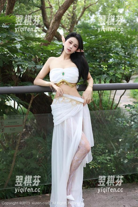 秀人网 - 在办公室里的私语baby：每张美图背后都藏着一个办公室八卦！