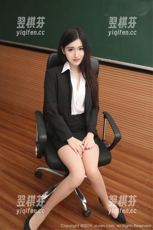 秀人网 - 别问我为什么，糯美子Mini在泳衣里的高清美图就是眼福！