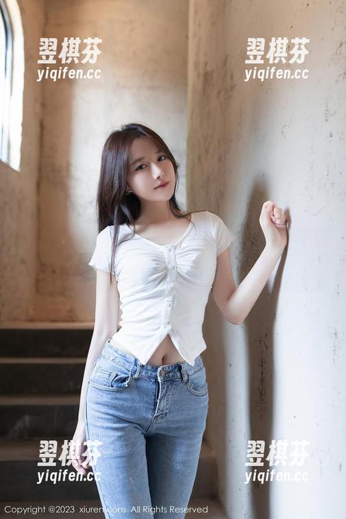 秀人网 - 绮里嘉ula的‘厨娘’大冒险：原图中的幽默感满满！