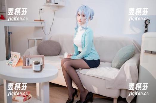 肉扣热热子带你探秘：灰狼姐姐的写真图集与那些不为人知的故事