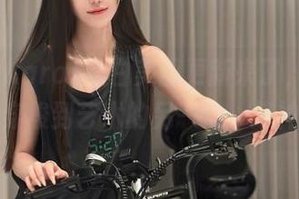 腐团儿Ikaros黑白美图更新来了，瞬间从现实穿梭到艺术的另一边，超神奇！