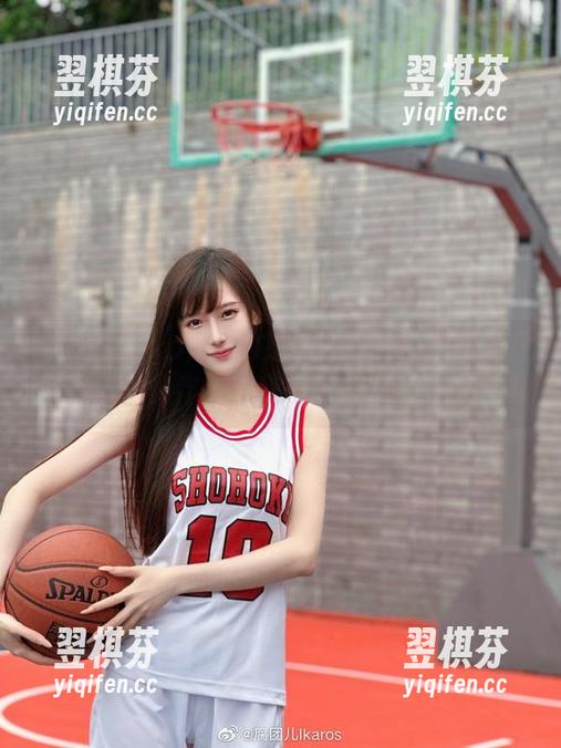 看腐团儿Ikaros的奶牛：图片中那个别扭又可爱的作品，我不想说什么，但…