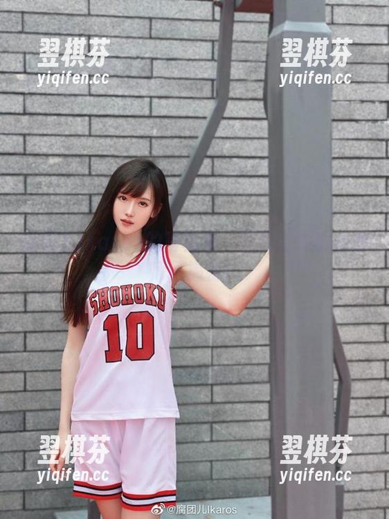 腐团儿Ikaros的写真集：壁纸美学的神秘师匠揭秘！
