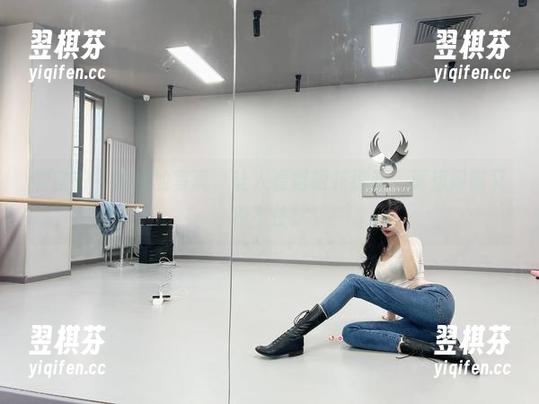 微密圈 - 葛征的写真，让人看得眼花缭乱，真想闭眼又忍不住！