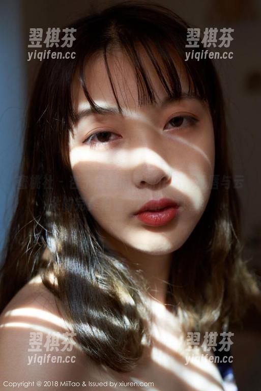 蜜桃社-杏子 蜜桃社 - 杏子空姐的最新作品,红唇与云朵的完美相遇,哈哈,真香!