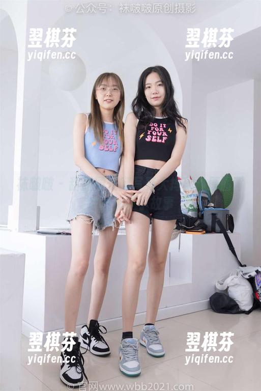 袜啵啵 - 甜甜圈长腿写真大揭秘：原图背后的那些小故事
