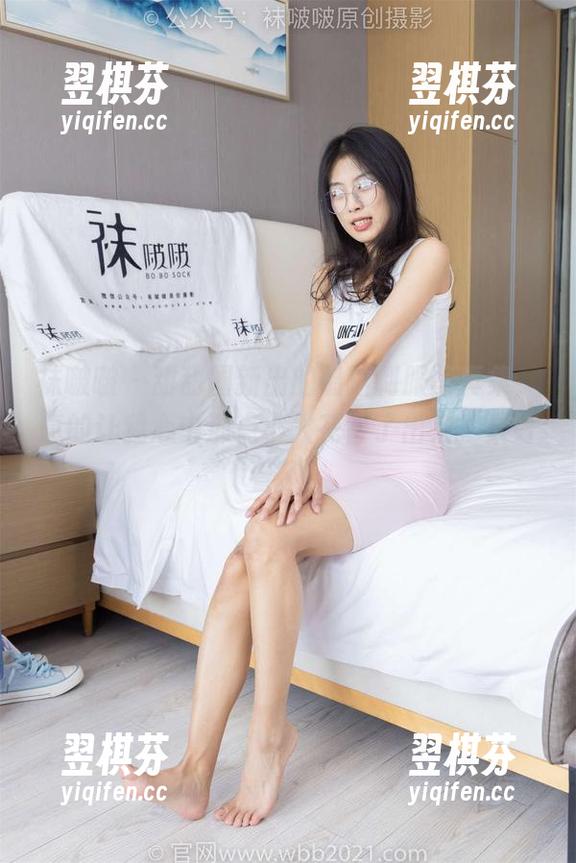 袜啵啵 - 甜甜圈新出的最新制服写真集，真的让我心中那点小火花冒了出来，太好看了！