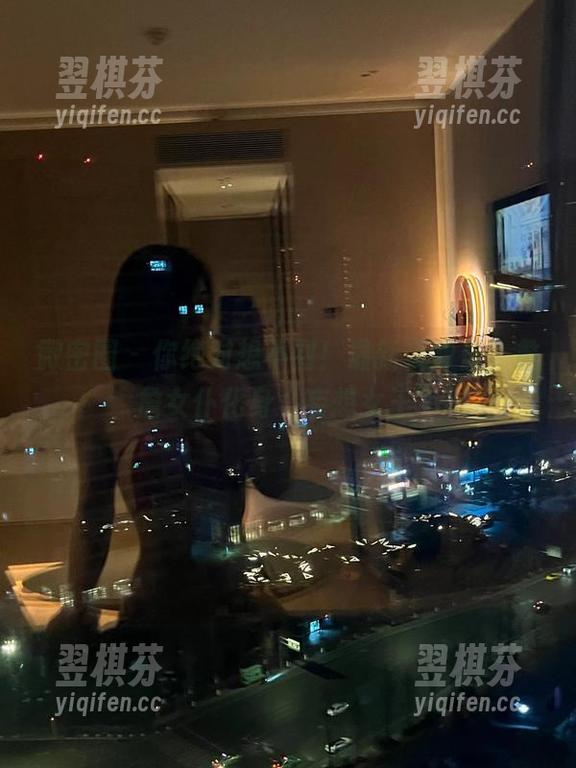 微密圈 - 你绝对想不到！最新资源里，詹詹女仆化身“妄想女王”