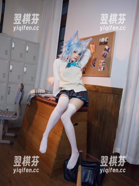 在图库里发现铁打萌萌_moi的比基尼，真是让我忍不住多点开几次啊！