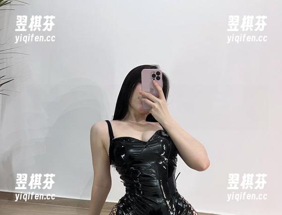 微密圈 - 铁锤姐姐带来的足球美图分享，瞬间冲击你的视觉！一起看吧！