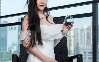 青豆客 – 又是一张Ann尤美的红裙写真！这种美不愧是‘红’到恐怖的原图！