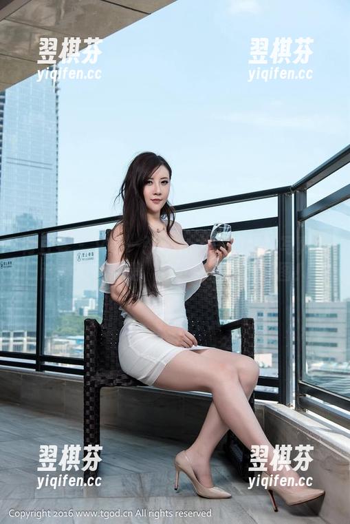 青豆客-Ann尤美 青豆客 - 又是一张Ann尤美的红裙写真!这种美不愧是‘红’到恐怖的原图!