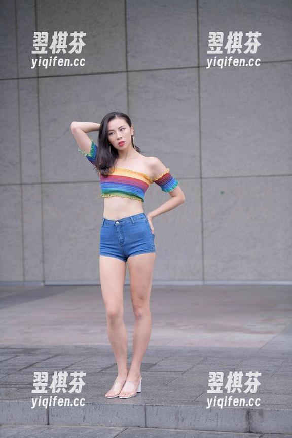 魔镜街拍-婷婷 魔镜街拍 - 寒风中的极品肉丝!婷婷的私房图集,完美诠释了‘我也很冷,但我更美’!