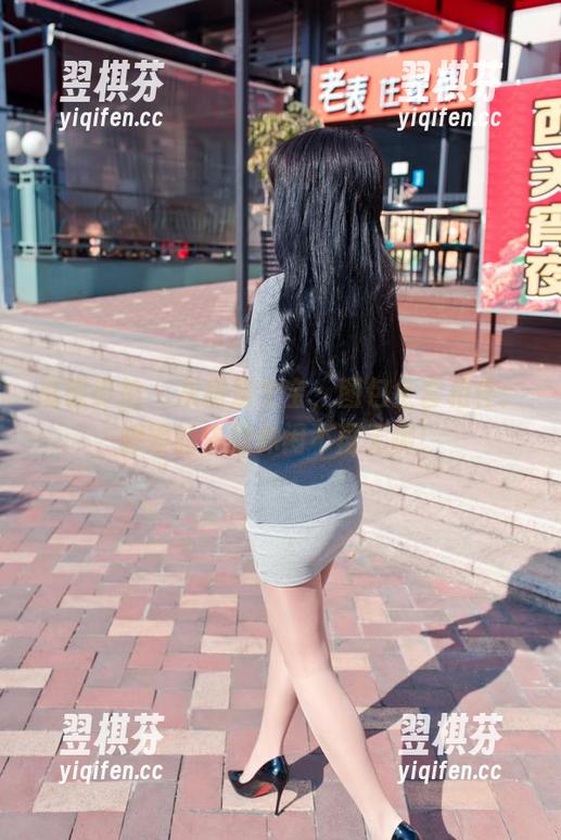 魔镜街拍 - 灰裙是个宝，图包全套相伴：婷婷的午后休闲不再无聊！