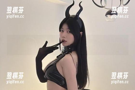 鱼神鱼 微密圈 - 最新图库大冒险,跟着“鱼神鱼”一起探秘黑丝眼睛娘的魅力!